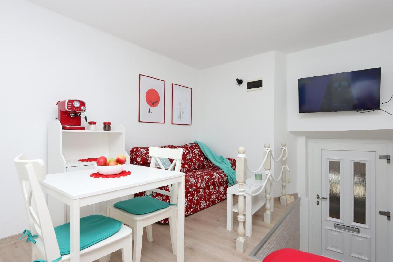 Sha La La - Charming, Unique Studio In A Historic Building Next To A Castle, Wifi, Smart Tv, Washer-Dryer Bakar Exterior foto