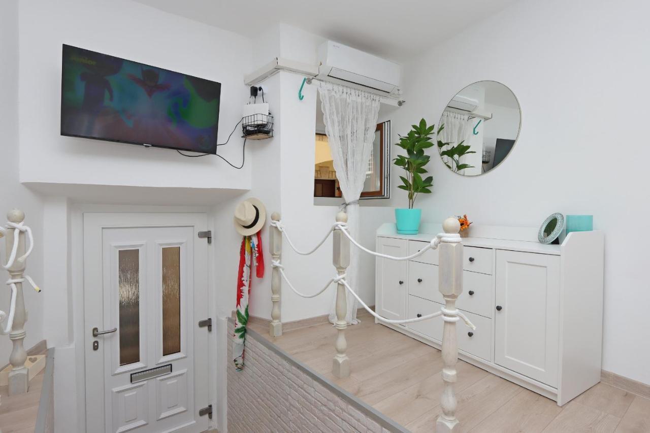 Sha La La - Charming, Unique Studio In A Historic Building Next To A Castle, Wifi, Smart Tv, Washer-Dryer Bakar Exterior foto
